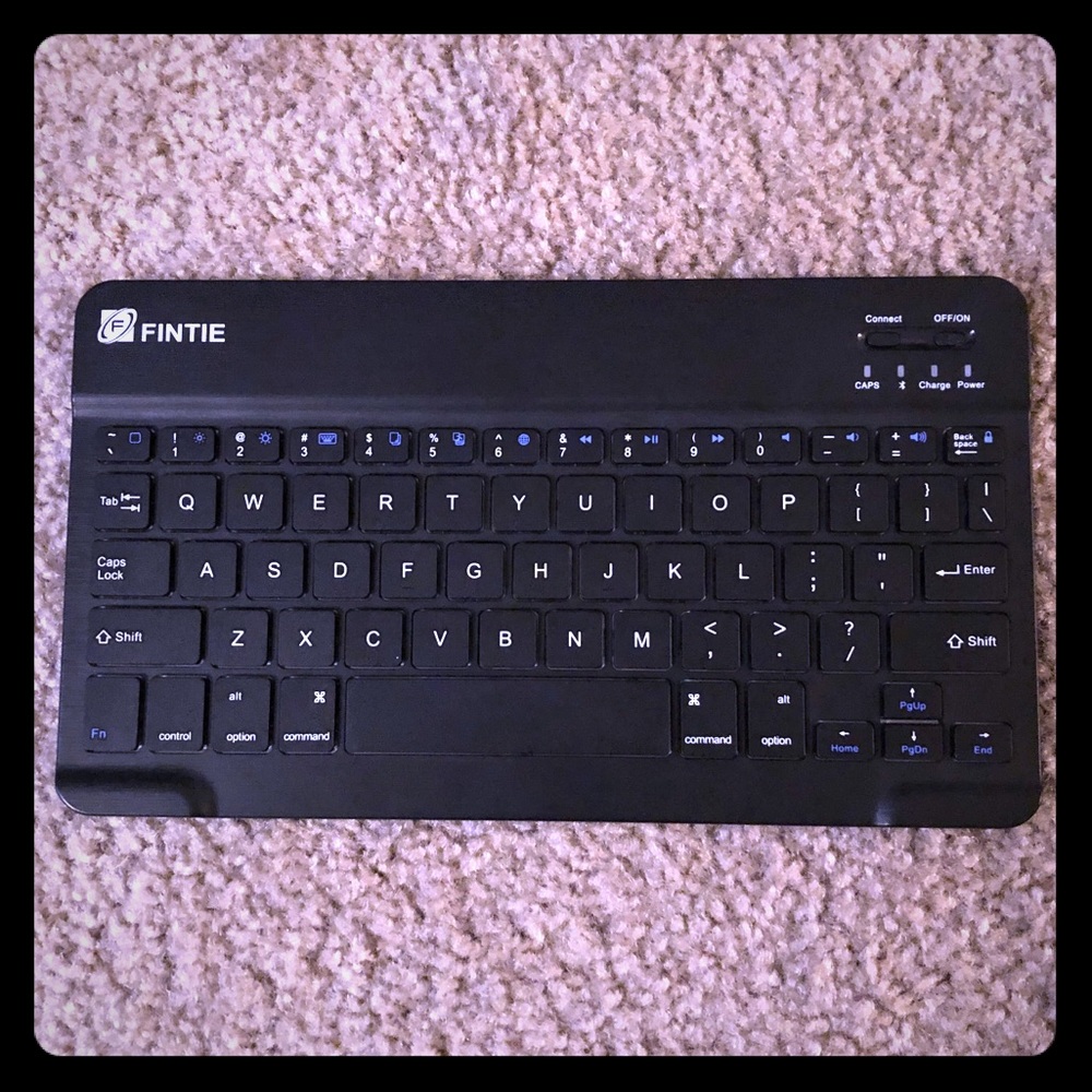 Bluetooth iPad keyboard